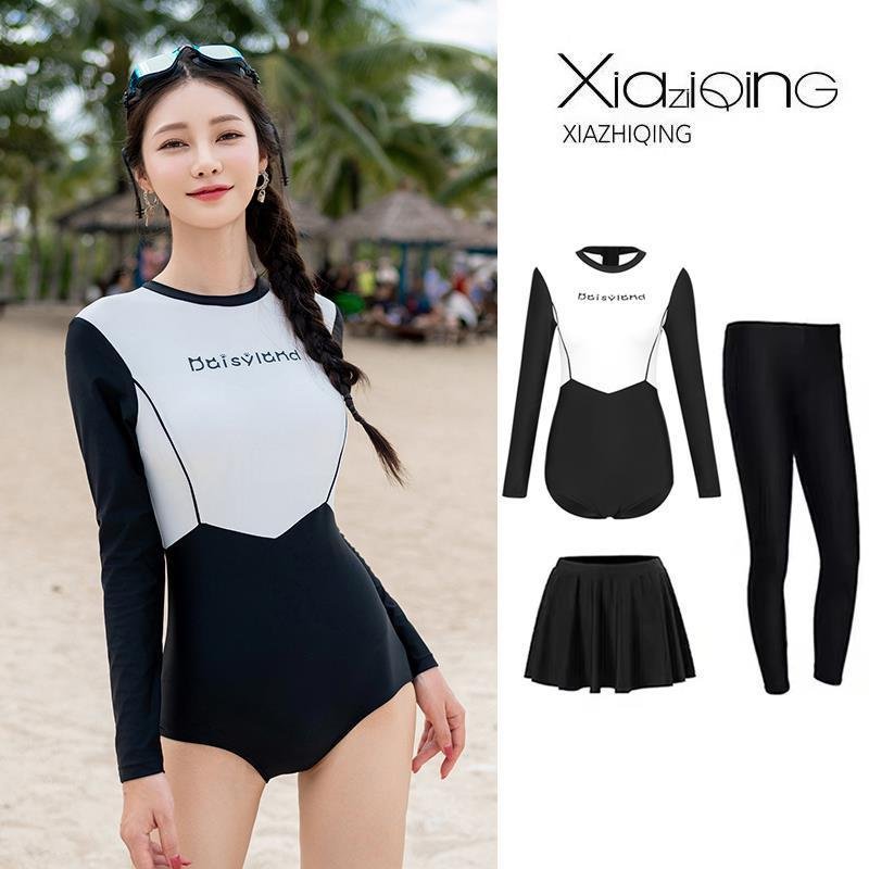 Scrambling women, long-sleeved surfing, seamstressed, scrawny, scrawny swimsuit students