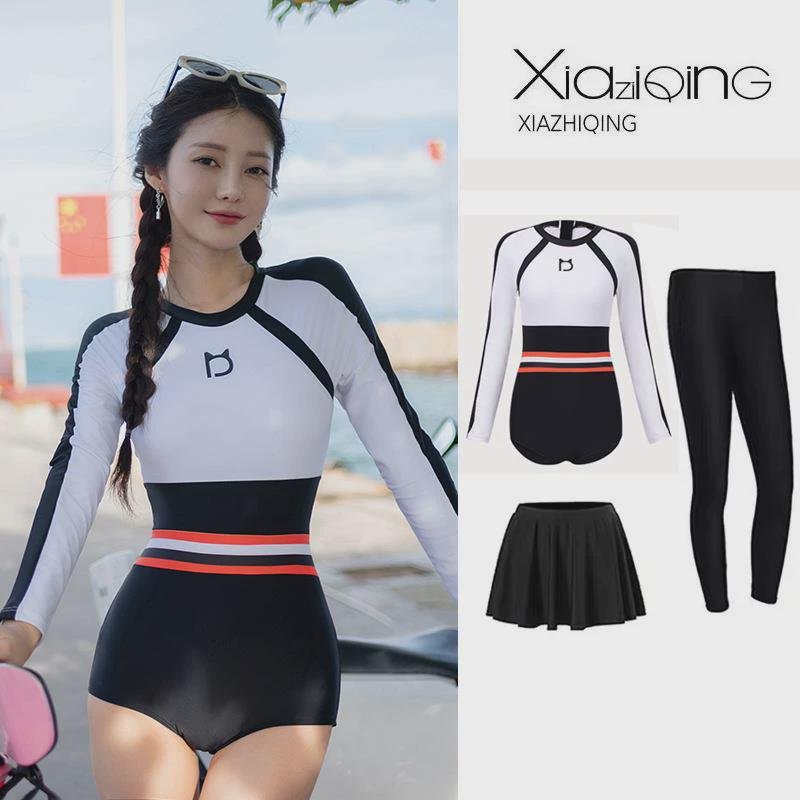 Scrambling women, long-sleeved surfing, seamstressed, scrawny, scrawny swimsuit students