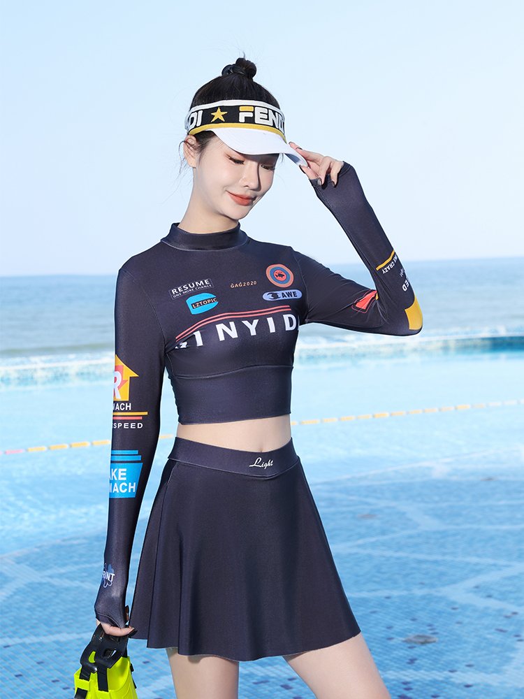 The new Korean dress, the new swimsuit girl, shows a thin long-sleeved, sun-snorming surf diving suit