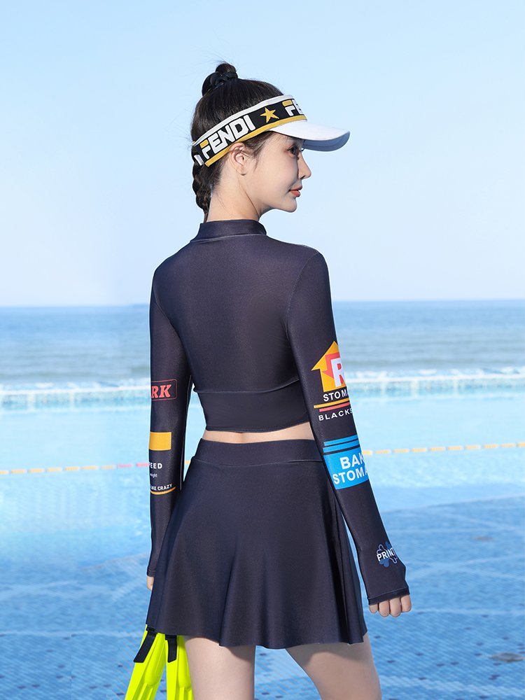 The new Korean dress, the new swimsuit girl, shows a thin long-sleeved, sun-snorming surf diving suit