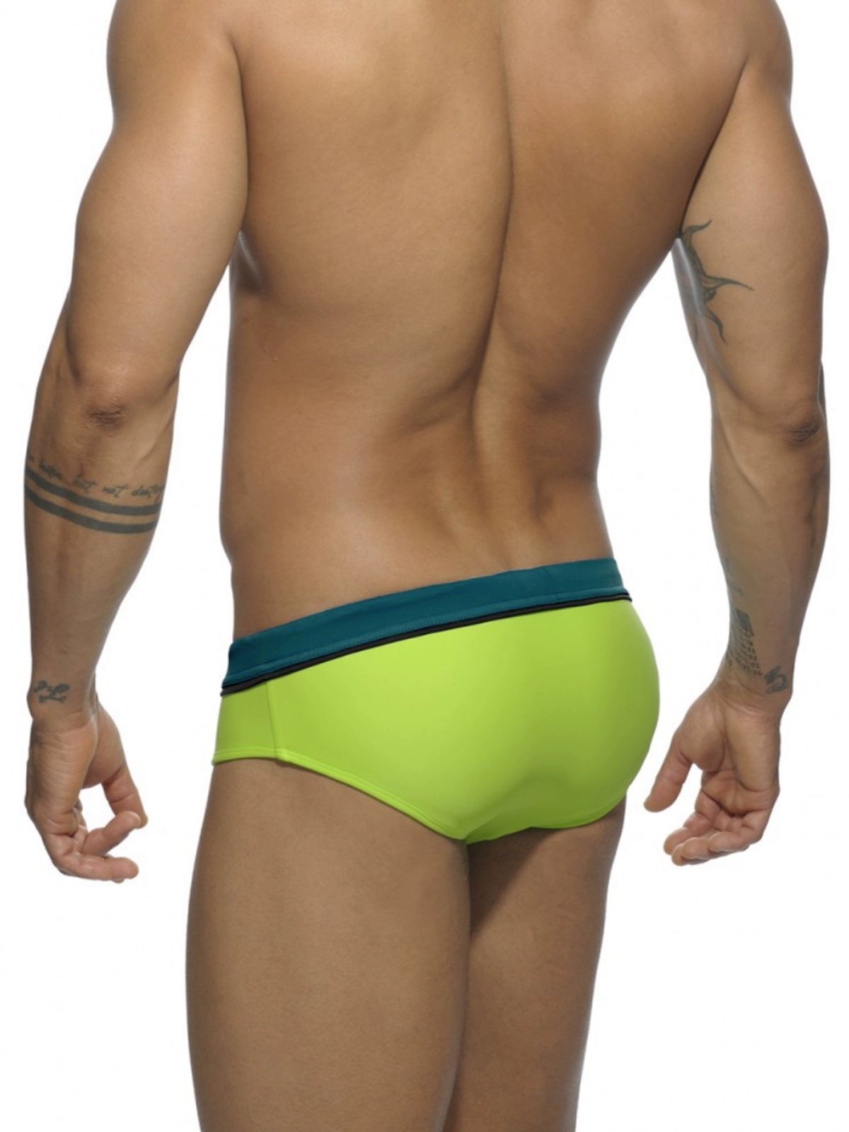 A man's triangulation shorts with a low waist hot spring suit and a beach surfing pants