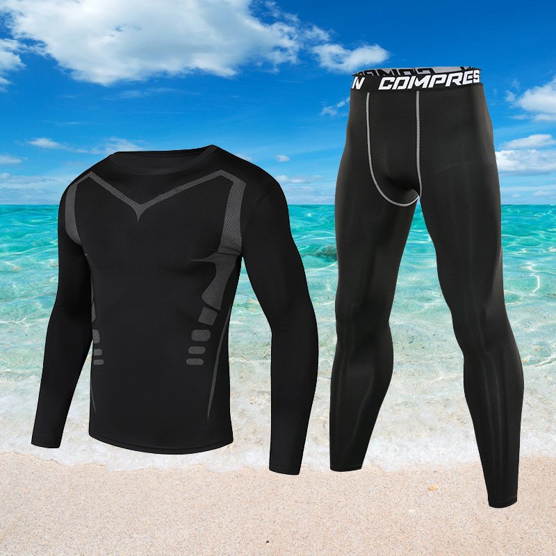 Swimsuit man, long-sleeved man, swimsuit man, swim coach, all over the hot springs. Ice
