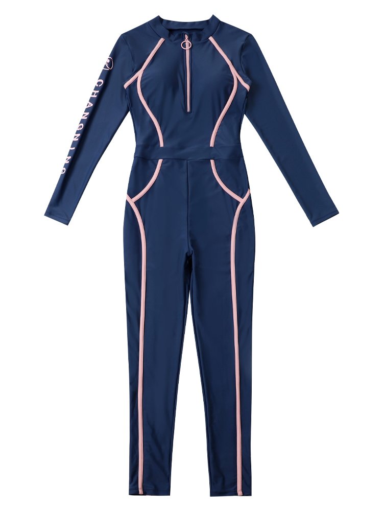 In the summer, the sun-proof, skinny swimsuit girl with long sleeves and long pants all surfing and diving