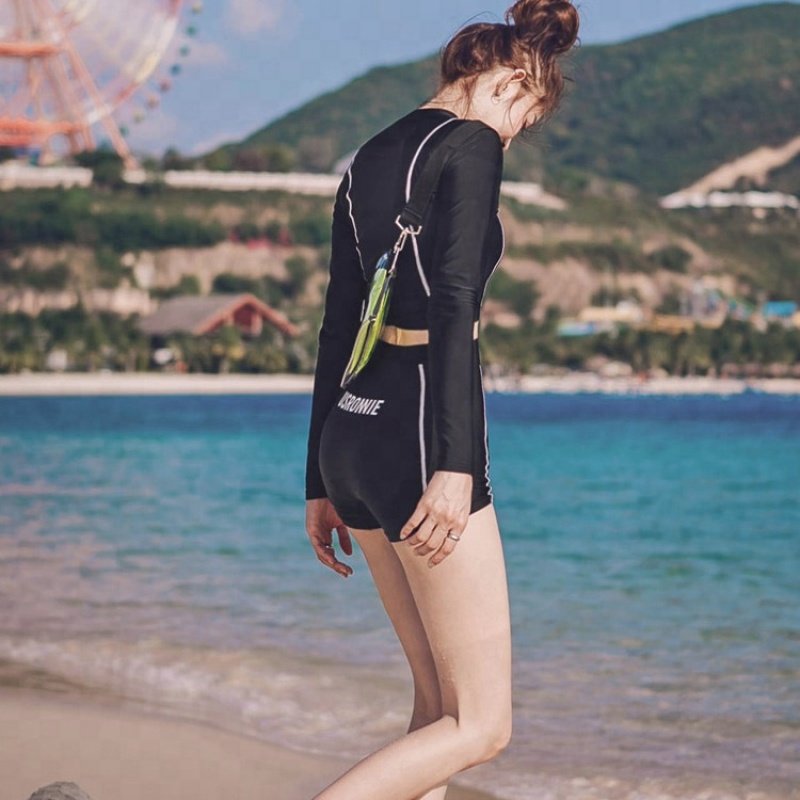 The bathing suit girl's new 2024, high-end bathing suit for the hot spring beach