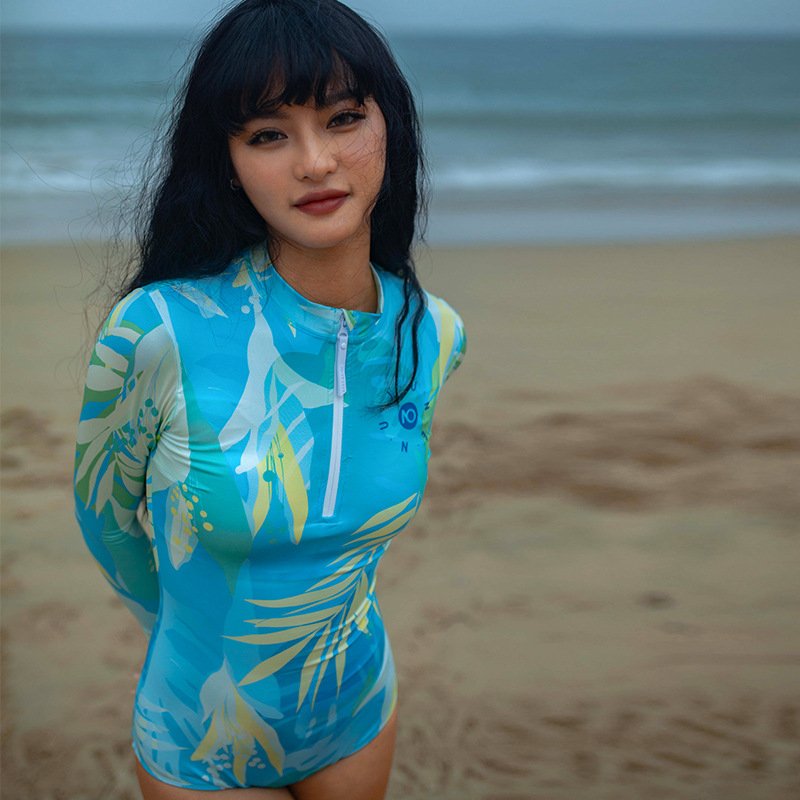Nu-June, the summer-receiving, chubby girl, long-sleeve surfing, 2022
