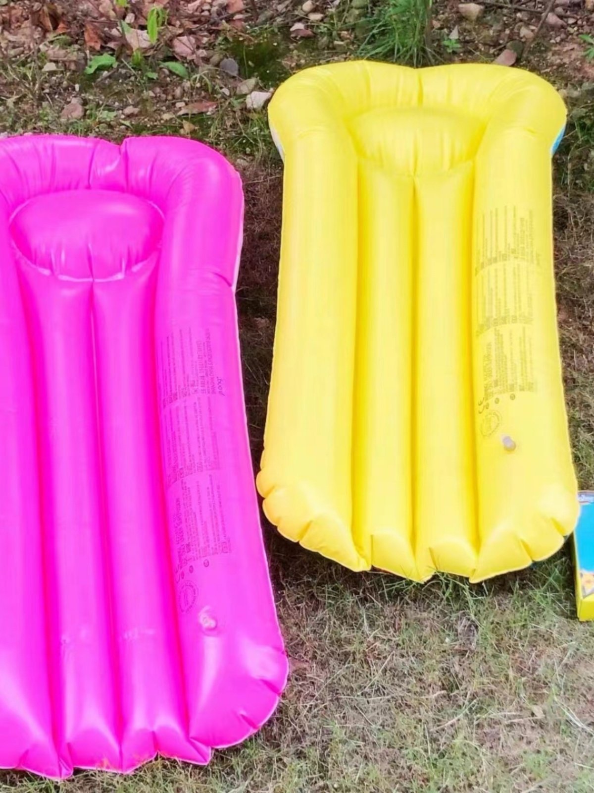 FOREIGN TRADE CHILDREN INFLATING FLOATING SURFBOARDS FLOATING IN THE SWIMMING POOL ON BOARD KTT279