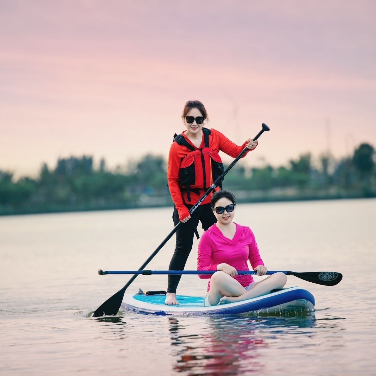 SUP-INFLATED OARS WITH A THICKER DOUBLE-STORY RASSY AND PORTABLE SURFBOARDS