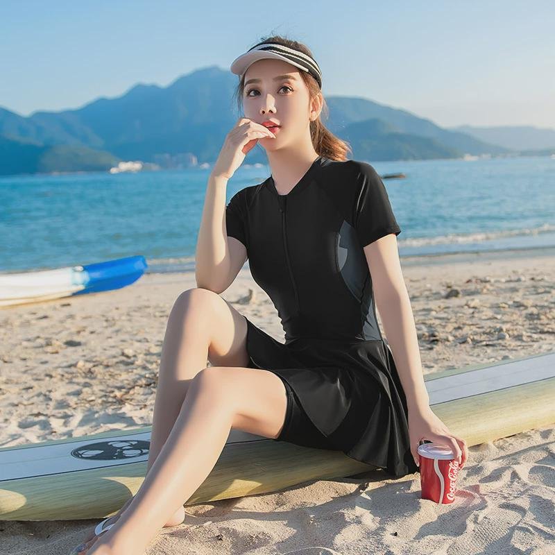 Big bathing suit girl, 200 pounds of cosmopolitan chubby girl