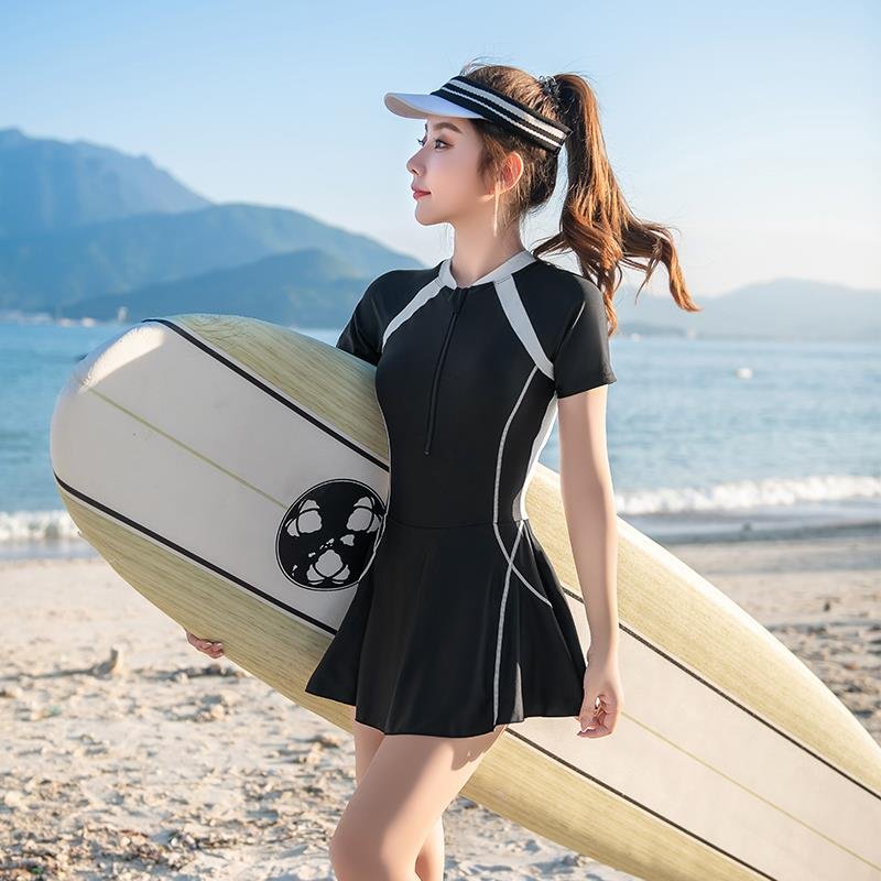 2023 new bathing suit, a flat-coded, short-skinned, short-skinned spa, vacation surf swimsuit
