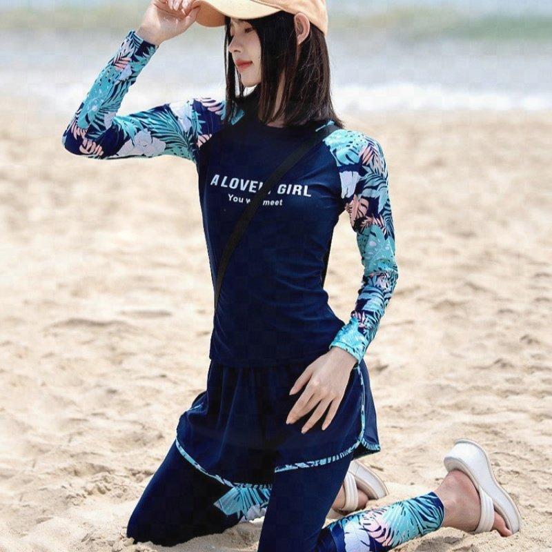A new 2022 in the swimsuit for a long-sleeved, long-sleeved, long-sleeved, surfing suit for a spa swimsuit