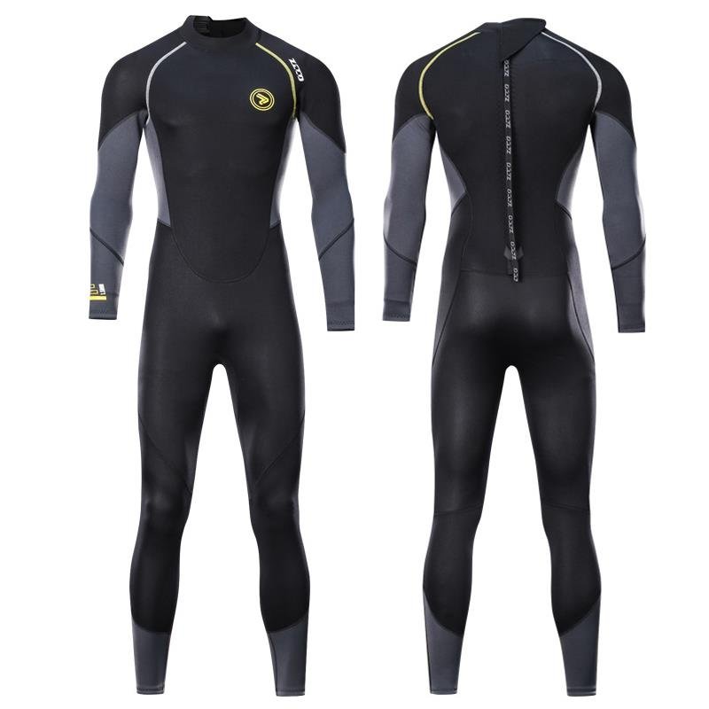 A tan-resistant wetsuit, a male jellyfish surfer, 1.5 mm divulge wet clothes to keep her winter bathing suit warm