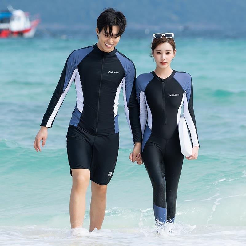 A couple's diving suit, a long-sleeved surfing suit, a scrawny bathing suit