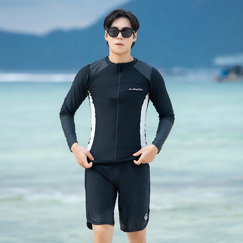 A couple's diving suit, a long-sleeved surfing suit, a scrawny bathing suit