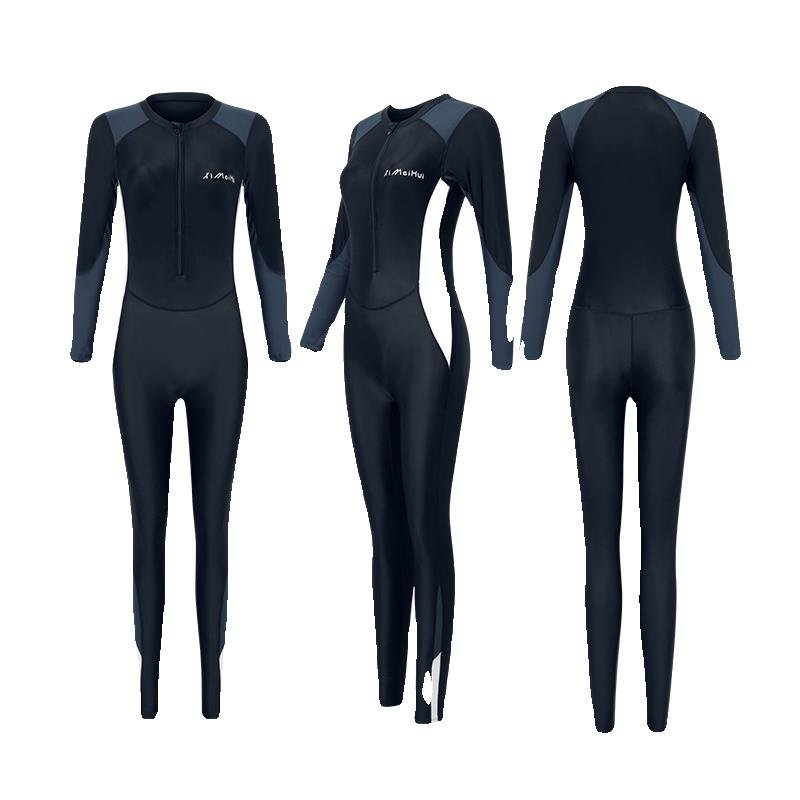 A couple's diving suit, a long-sleeved surfing suit, a scrawny bathing suit