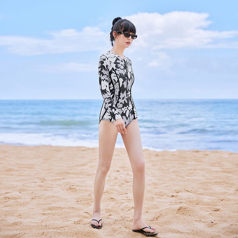 Black senior bathing suit girl, 2024, long long sleeves, summer beach surfing long sleeves