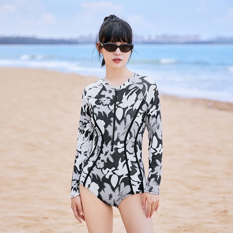 Black senior bathing suit girl, 2024, long long sleeves, summer beach surfing long sleeves
