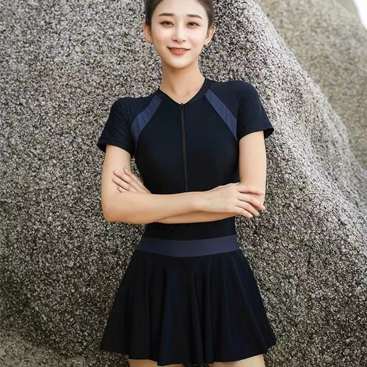2024 new hot spring bathing suit, a hot spring bathing suit, and a skinny, conservative bathing suit