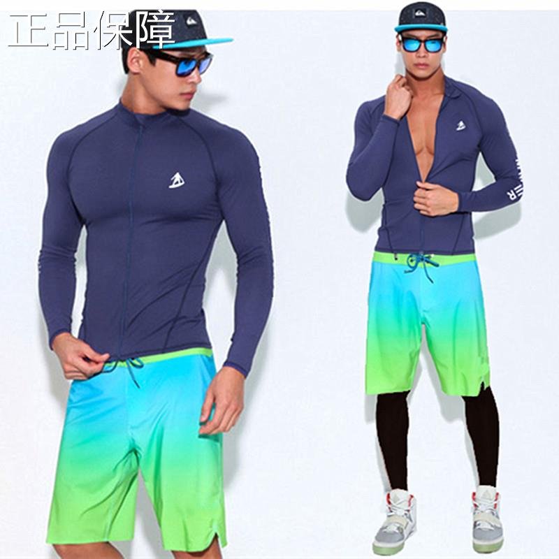 High-class men's scuba-diving couple with jellyfish-scrambling-scrambling suit, long-sleeved shorts