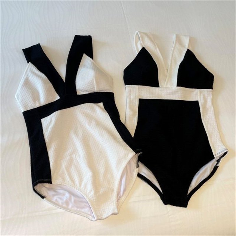 the bathing suit girl's high sense of the new hot springs of 2022