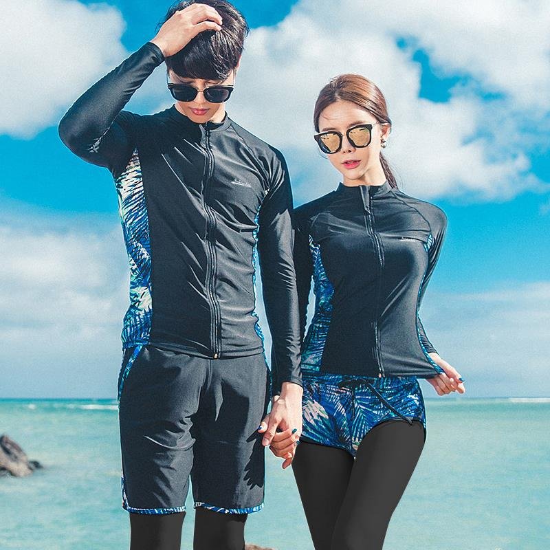 The Korean couple's scrawny scrawny suit with a long-sleeve surfing suit for a hot spring swimsuit