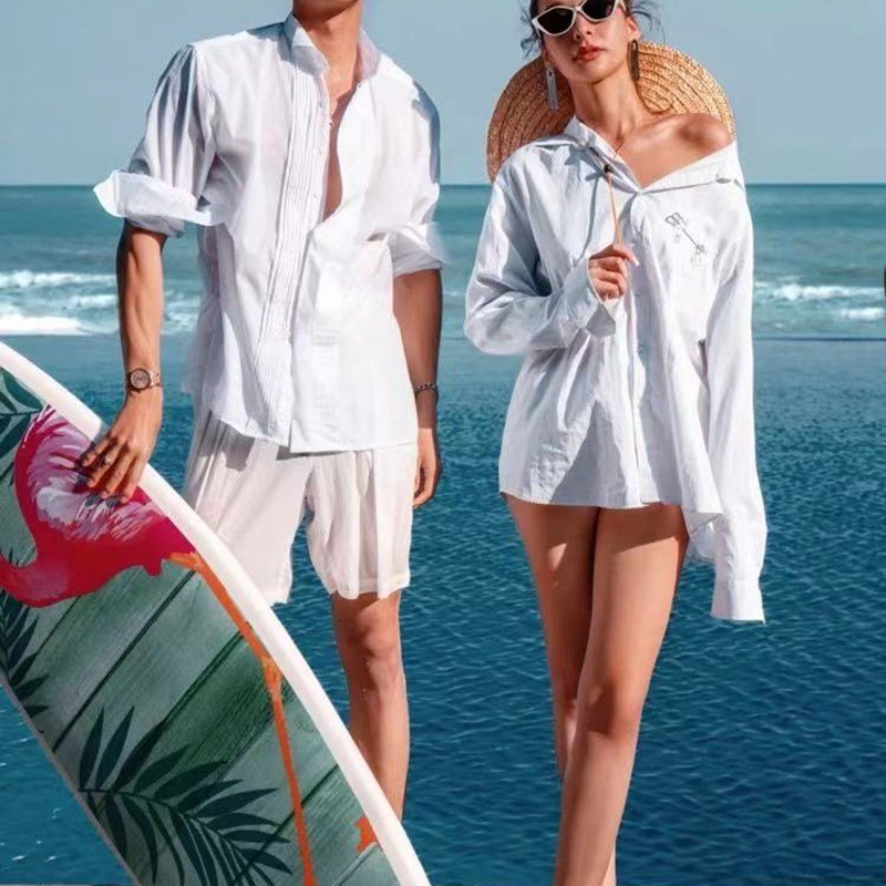 THE SKATING MALL FILMED A SURFBOARD DECORATIVE MODEL THAT MIMICS A PHOTO DECORATIVE NET