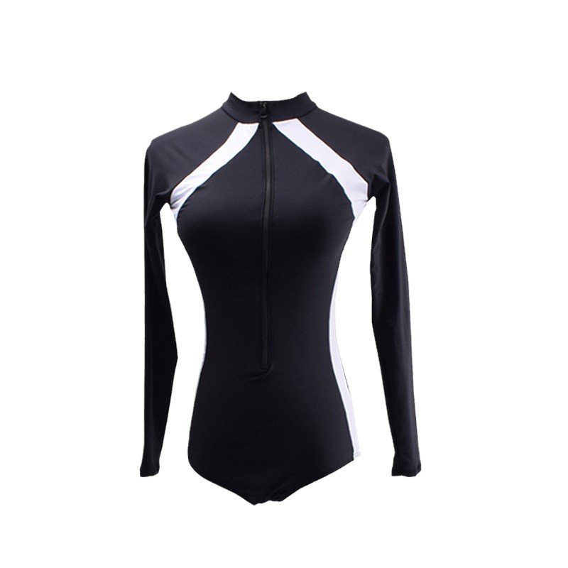 The long-sleeved bathing suit of a woman in a wet suit keeps her warm and thin surfing dress-style bathing suit of a jellyfish