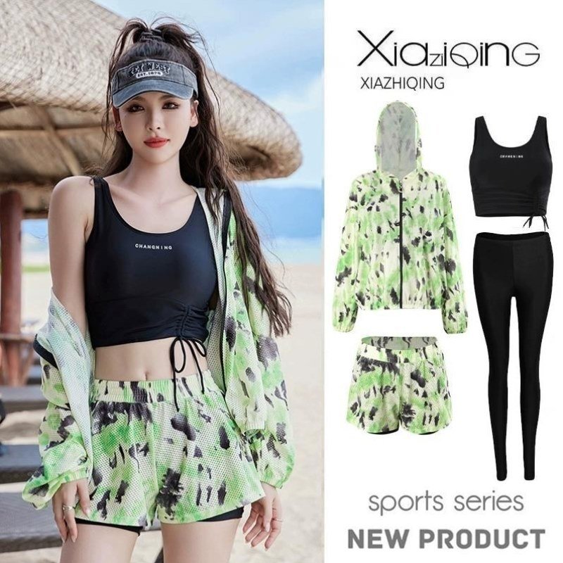 The schoolgirls have three pairs of long-sleeved swimsuits with a big, long-skinned sports hat