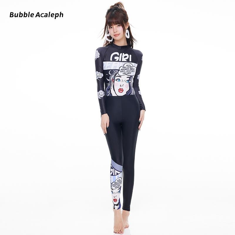 Froggy jellyfish and bathing suit with a long and conservative sleeve to protect the sun from thin surfing