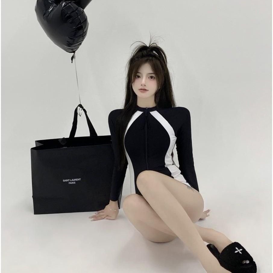 koreains swimsuit girl with a long-sleeved long-sleeve suit and a bathing suit for a student with a sunscreen wet suit
