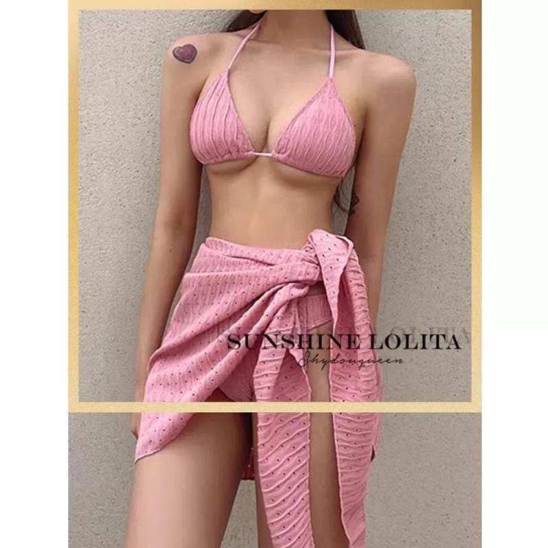 The same milk, three pairs of bikini hot and pure, with a little chest with a hot seaside swimsuit
