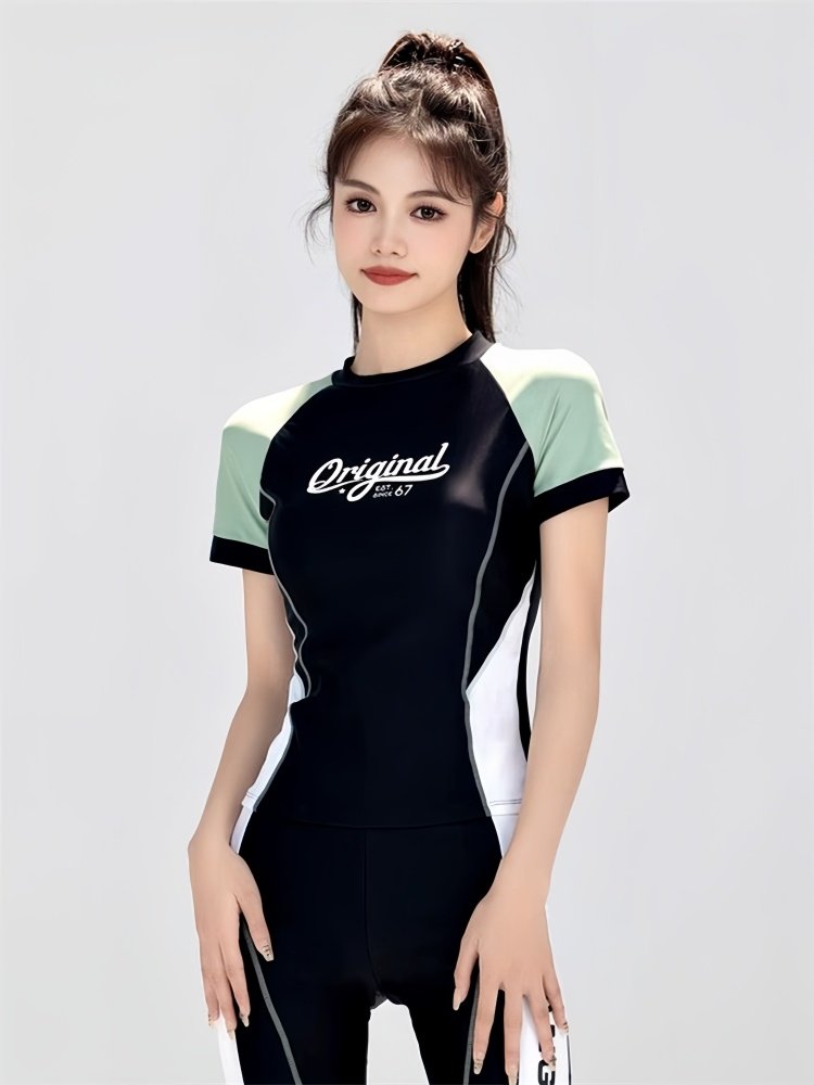 In 2024, the lady's new bathing suit was so thin that she had a swimsuit surfing