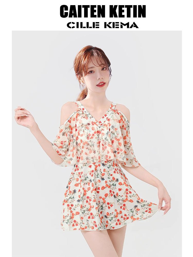 JAPAN'S FASHIONABLE GM SWIMSUIT GIRL WITH A CHUBBY CHUBBY CHUBBY DRESS AND A THIN SPRING SWIMSUIT