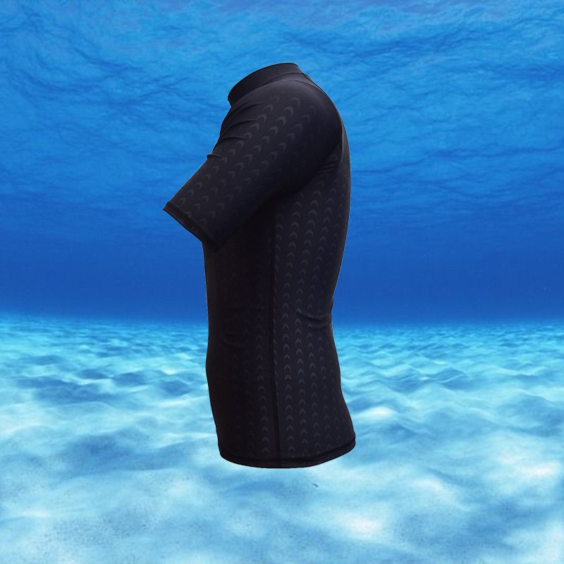 A man's bathing suit for water-spill drying of shark skin, half-sleeve of winter swimsuit, snorkel-swam-swam