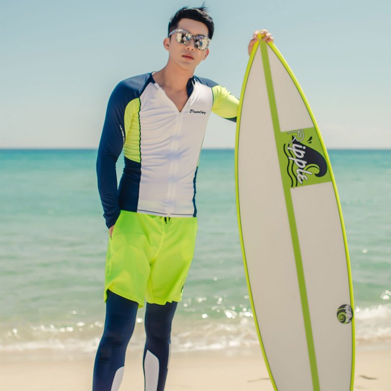 Men's scrawny scrawny couple with long-sleeve surfs and jellyfish pants for sunbath