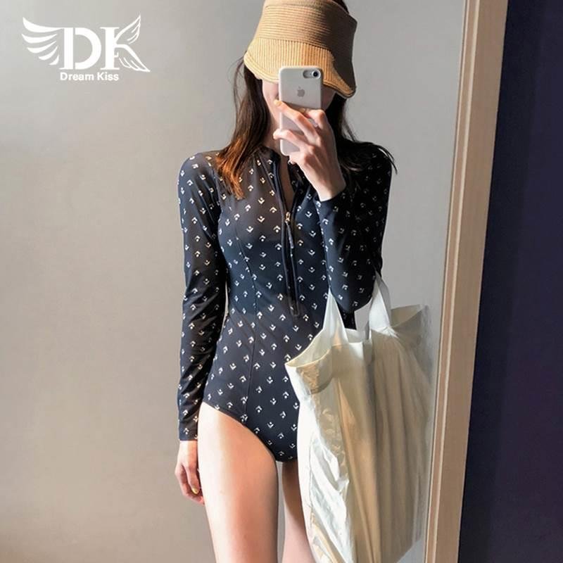 A 2024 NEW DK BATHING SUIT, LONG-SLEEVED SUNSCREEN HOT SPRINGS, THINLY COVERED IN A CONSERVATIVE, HIGH-LEVEL SURFING SUIT