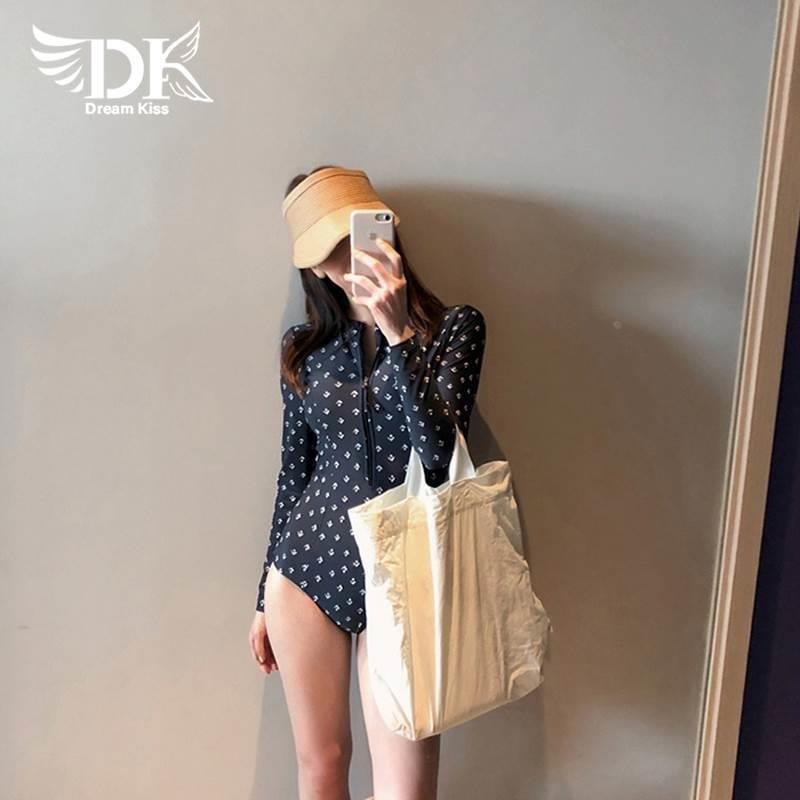 A 2024 NEW DK BATHING SUIT, LONG-SLEEVED SUNSCREEN HOT SPRINGS, THINLY COVERED IN A CONSERVATIVE, HIGH-LEVEL SURFING SUIT
