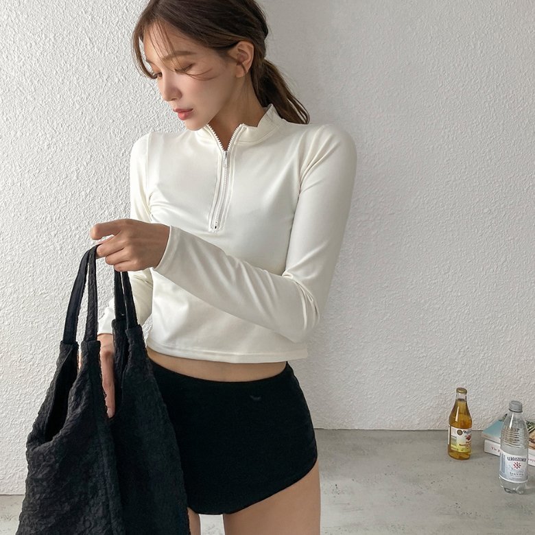 The lady's new 2024 dive suit, long-sleeved sunscreen, three sets of scrawny, thin-covered seaside vacation