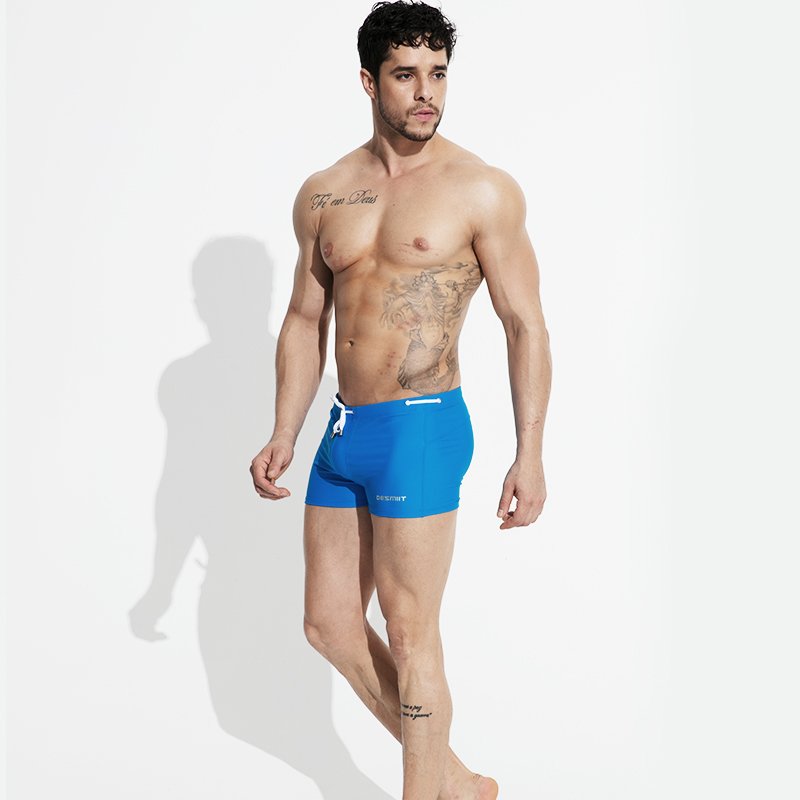 A man with a panty with a hood, a man with a twirl-colored sandbutton