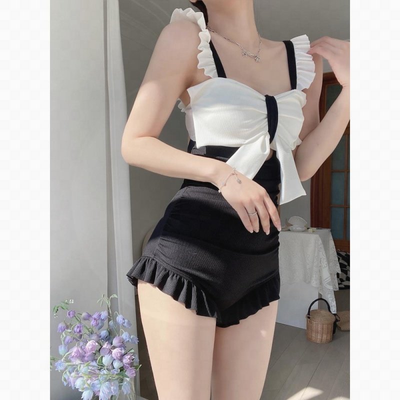 the bathing suit girl's new 2024 conservative south korean ins with a scrawny waist over his belly