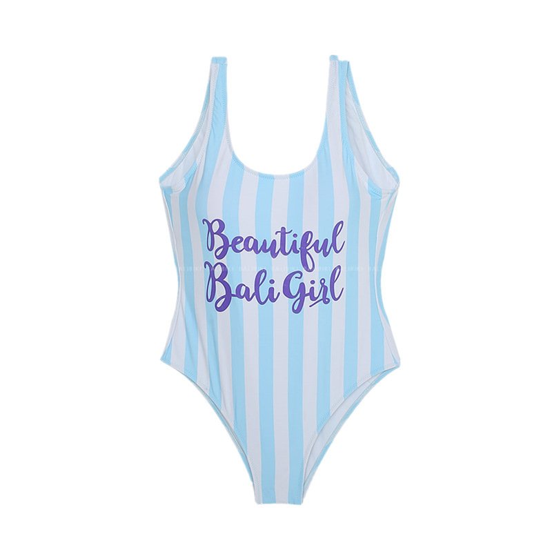 The Korean version of the summer swimsuit girl, with a small chest-to-blank-skinned, unwieldy beach swimsuit