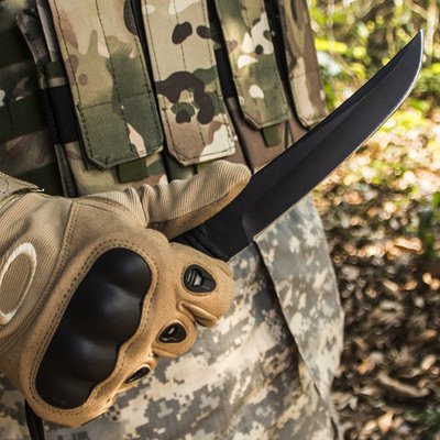 The field camp for outdoor survival uses a lot of knives with a high-strength