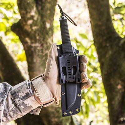 The field camp for outdoor survival uses a lot of knives with a high-strength