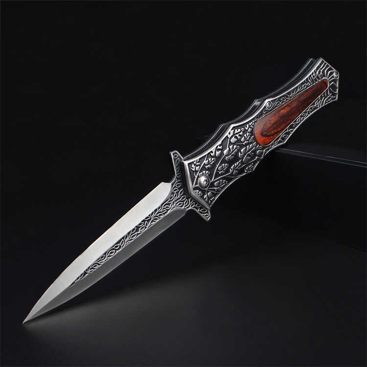 The field survival tool knife, the sharp knife, went with the outside defense