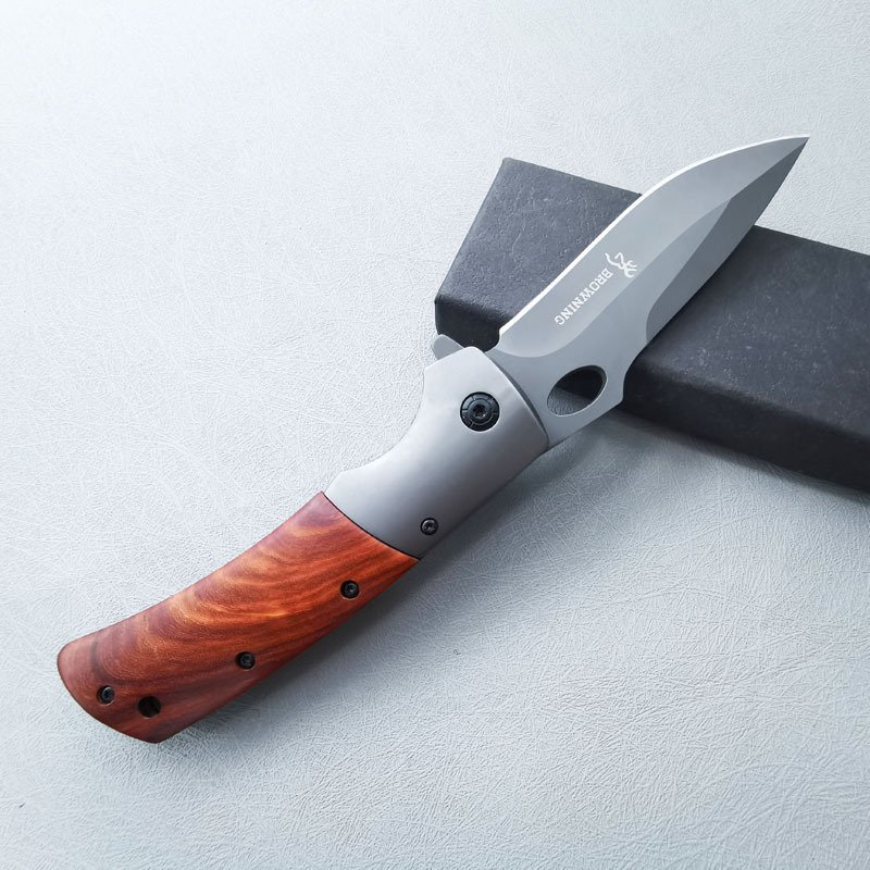 A small knife for a portable folding knife for camping equipment outside Yangjiang