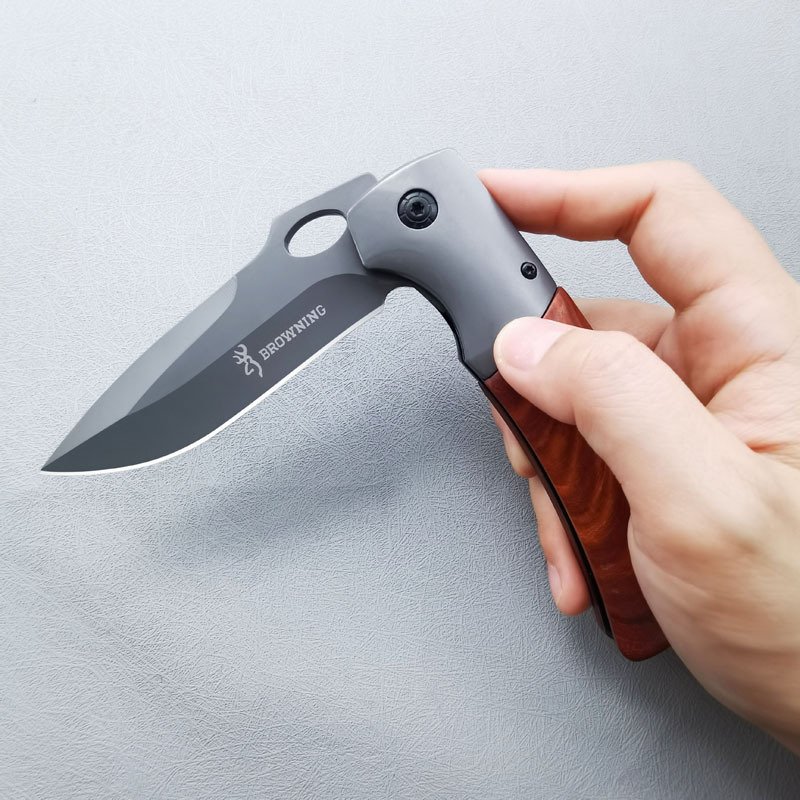 A small knife for a portable folding knife for camping equipment outside Yangjiang