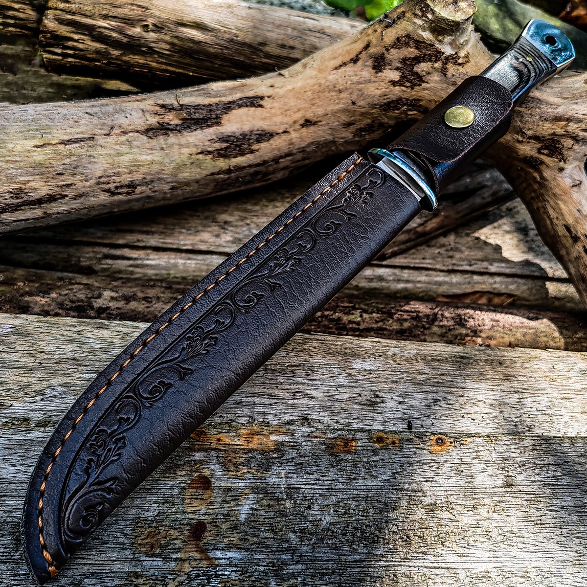 The field camp for outdoor survival uses a lot of knives with a high-strength