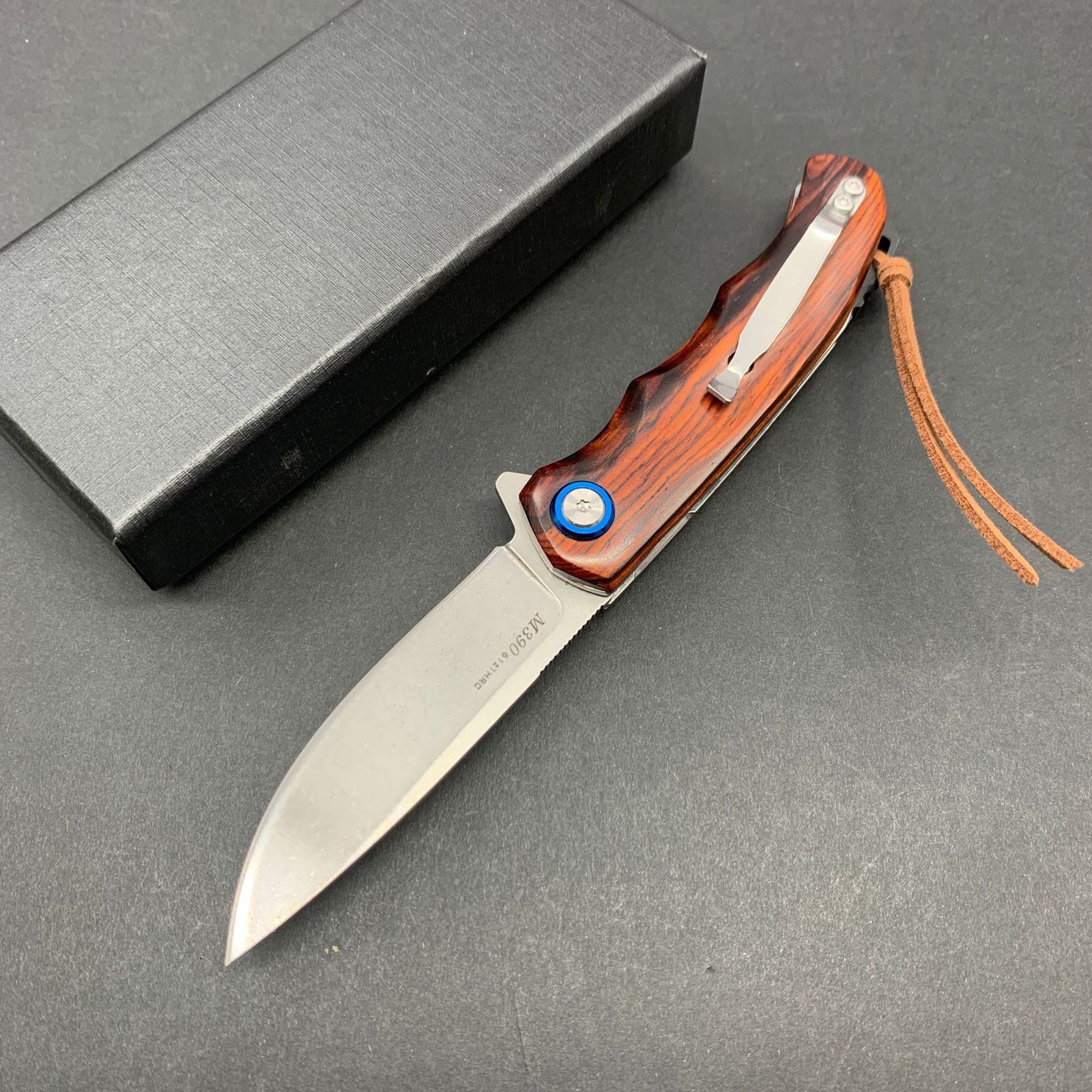 IMPORTING A HIGH-STRENGTH, SHARP FOLDING OF A SMALL KNIFE OUTSIDE THE FIELD WITH A HAND KNIFE