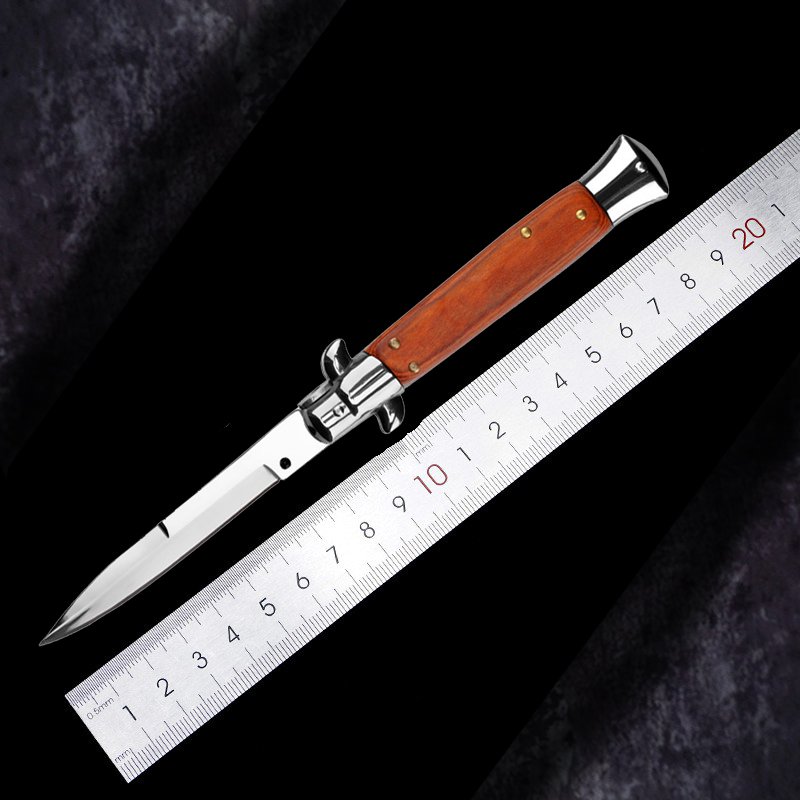 THE ITALIAN MAFIA, AKC, HAS AN M390 STEEL FOLDER AND A HIGH-HARD KNIFE FOR PROTECTION