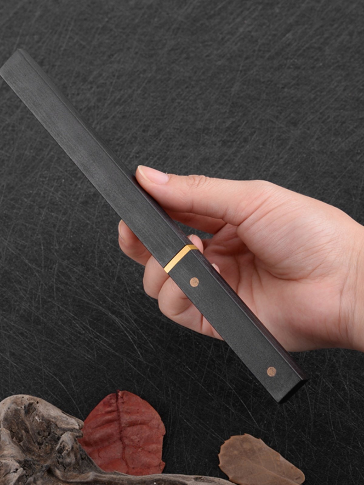 The mill warship's knife, the sharp fruit knife camping, and the steak knife's home with it