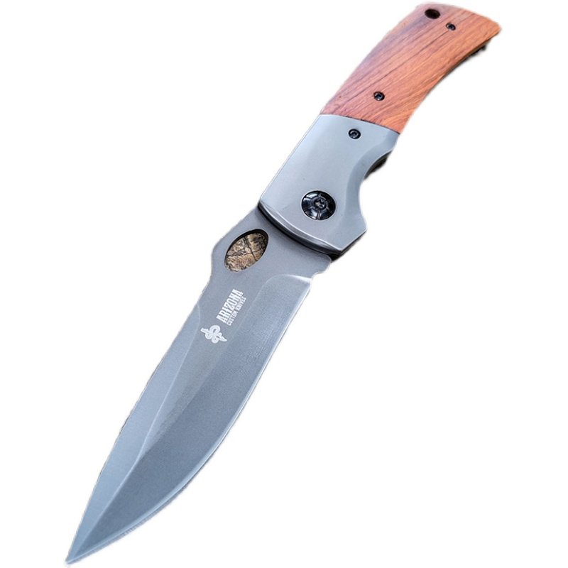 The camper's life knife was accompanied by a sharp, high-strength folding knife, an outdoor survival knife with a body-proof fruit knife